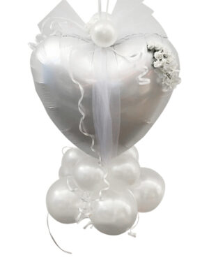 Borddekorasjon: Flowering silver heart centerpiece