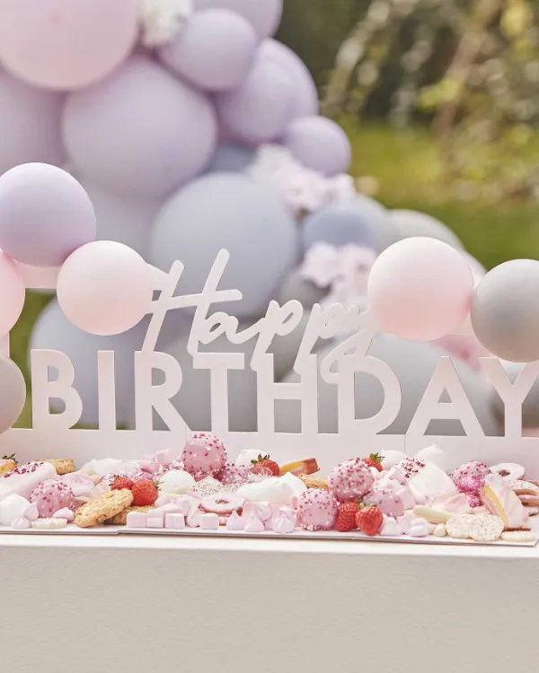 Stativ: "Happy Birthday" For godt og smått til bordet - Hvit - 63 x 26cm - Bilde 2