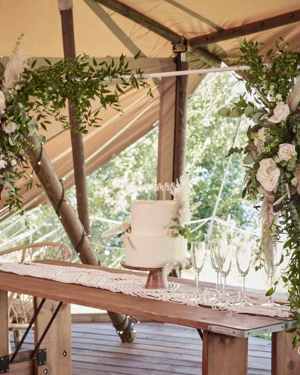 Stativ: Bordstativ med klemmer til dekor og blomstre - Hvit - 150cm L x 88cm H - Bilde 2