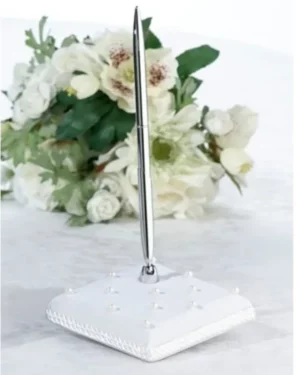 Pennsett: Satengbunn med perler - Hvit - 19cm